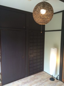 ふすまと砂壁をペンキ仕上げに！